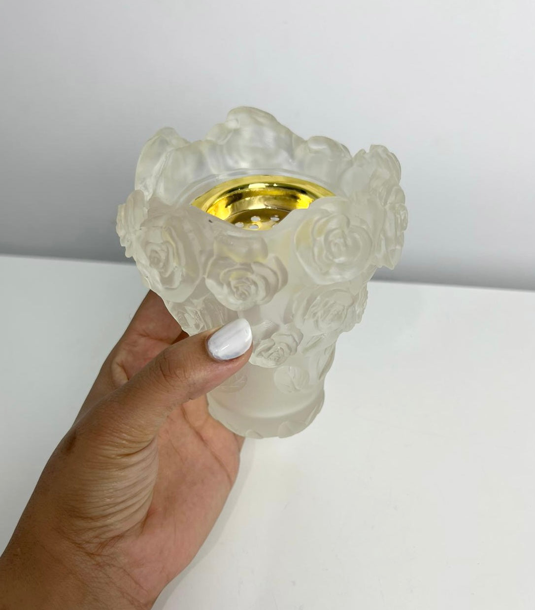 Beautiful off white frost design Bakhoor burner. Unique floral design Oud burner